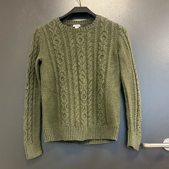 L.L Bean XS green light intentional fade cable knit cotton sweater in great cond - Picture 9 of 9